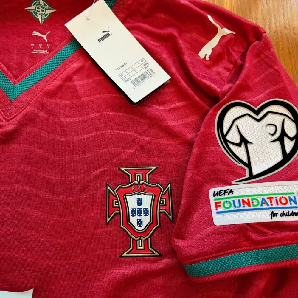 Portugal 2026 Red Soccer Jersey Ronaldo #7 Size L NEW - Picture 9 of 10